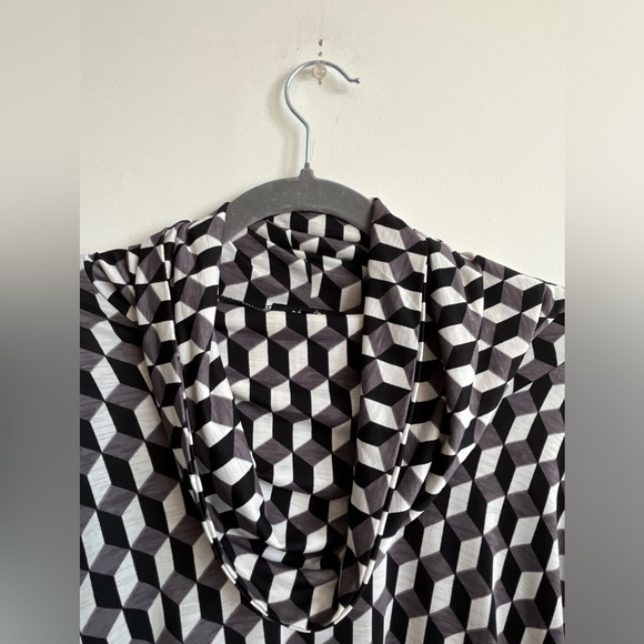 Comfy USA Geometric Cowl neck Large Pocket Top Size S - Picture 3 of 10